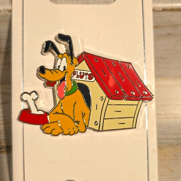 Disney Pluto in his Doghouse Pin - Picture 4 of 11